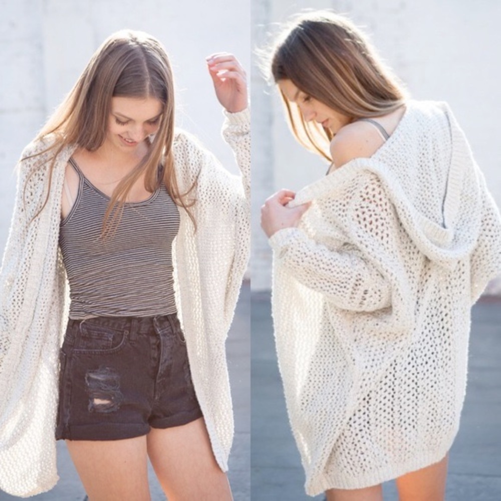 ❌❌SOLD❌❌ Brandy Melville Summer Moselle Cardigan - Picture 3 of 8